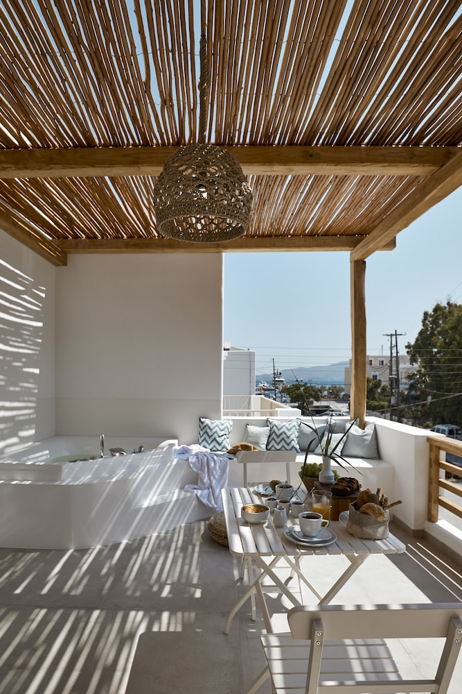 Deluxe Suite, Hot Tub (Outdoor) - Photo 6