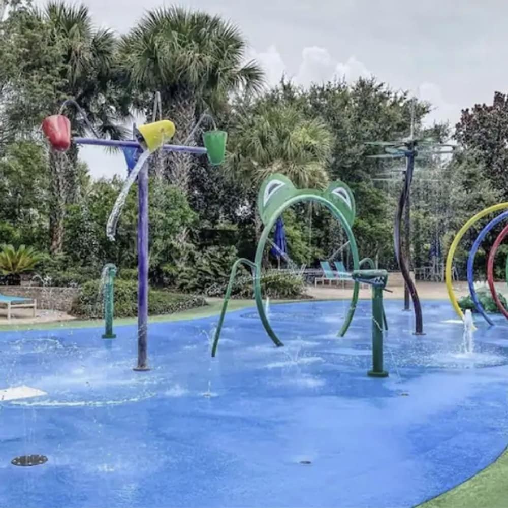 1st level PoolBeach Disney Area, Photo 8