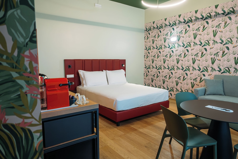 Executive Room thumbnail 5