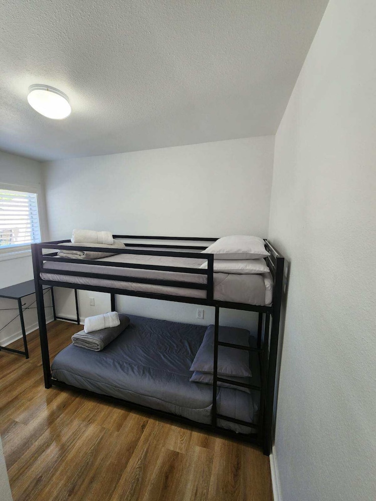 Duplex, Non Smoking photo 1