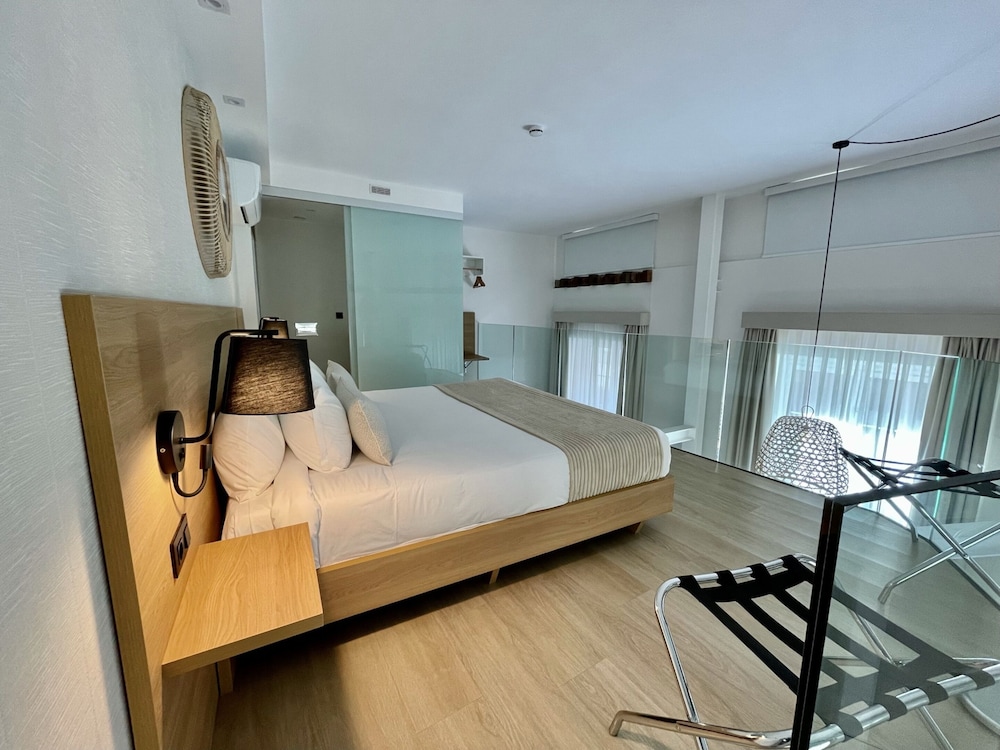 Loft Supreme Executive - Photo 2