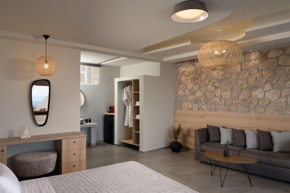 Superior Suite, Sea View (& private jetted pool) - Photo 5
