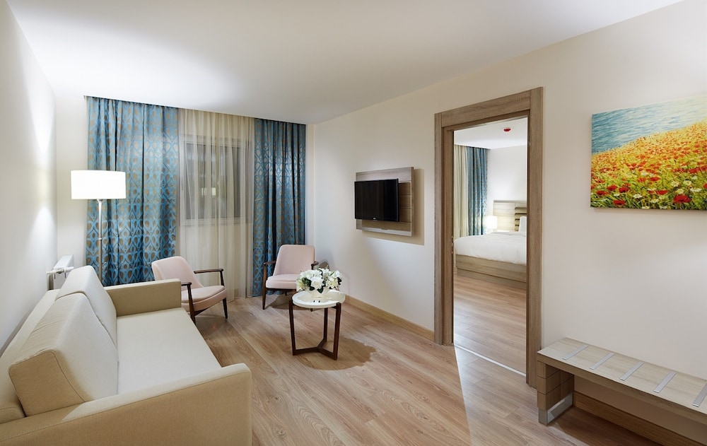 Deluxe Suite photo 1