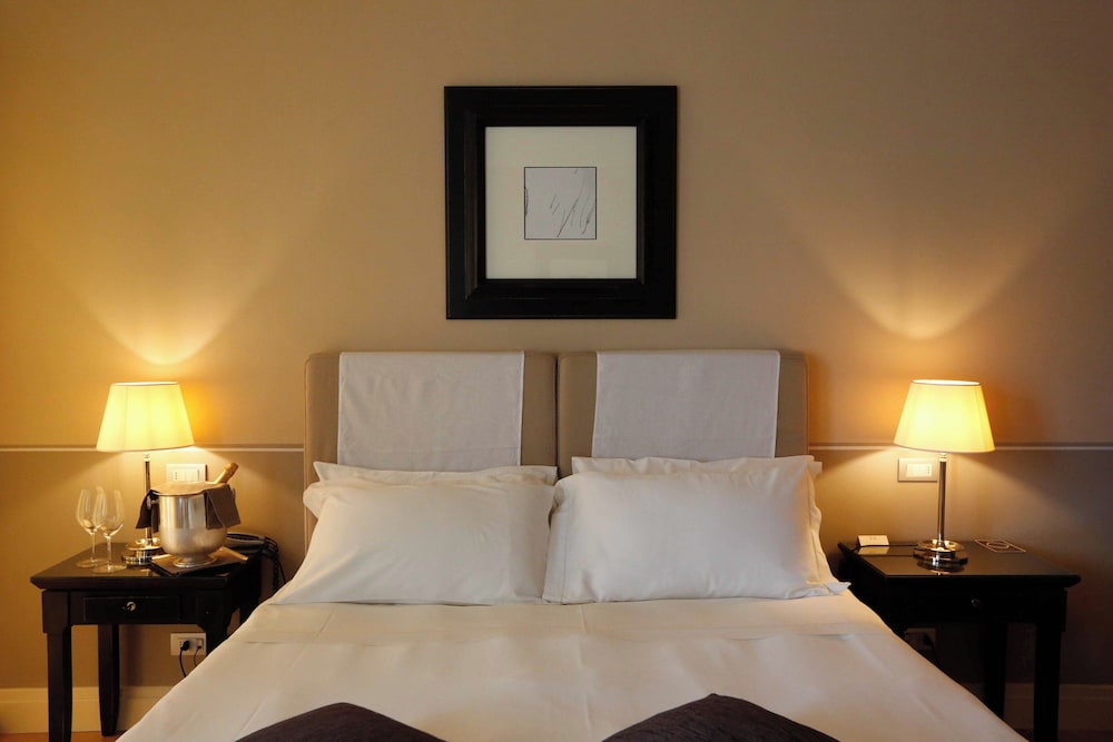 Superior Room, 1 Queen Bed, Private Bathroom photo 3