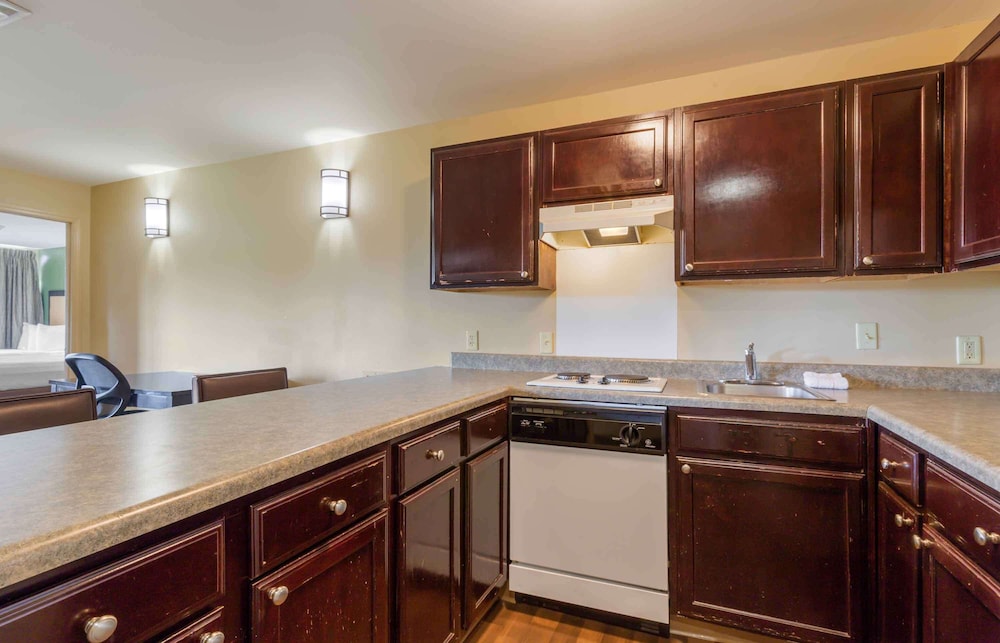 Suite, 2 Bedrooms, Non Smoking - Photo 4