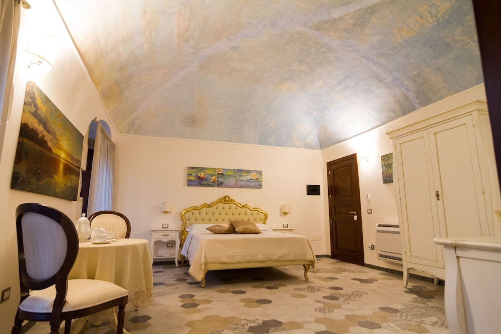 Deluxe Suite photo 1