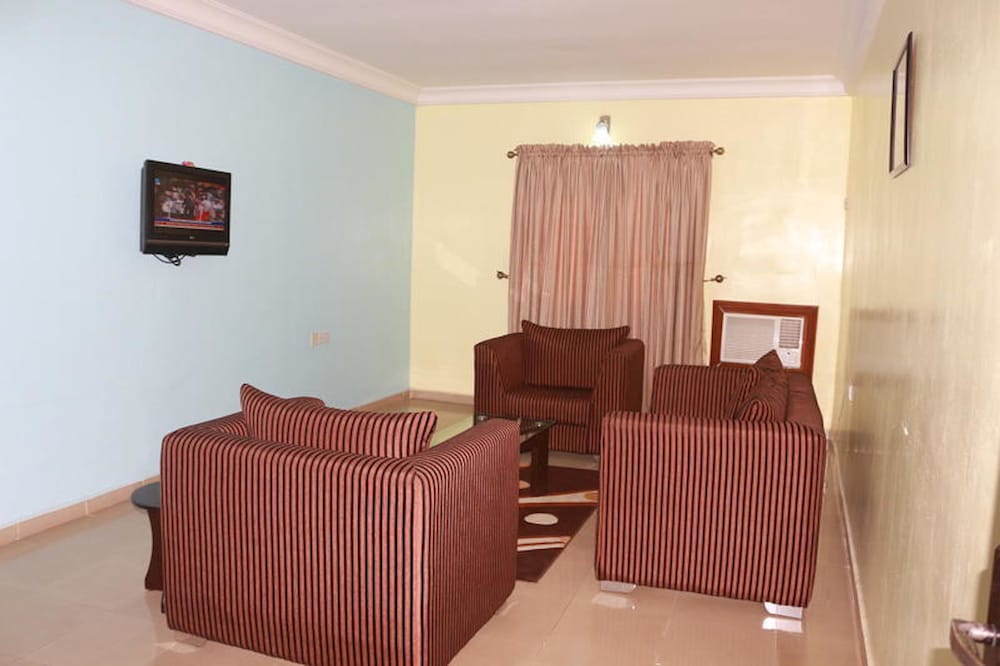 Suite (Diplomatic) - Photo 2