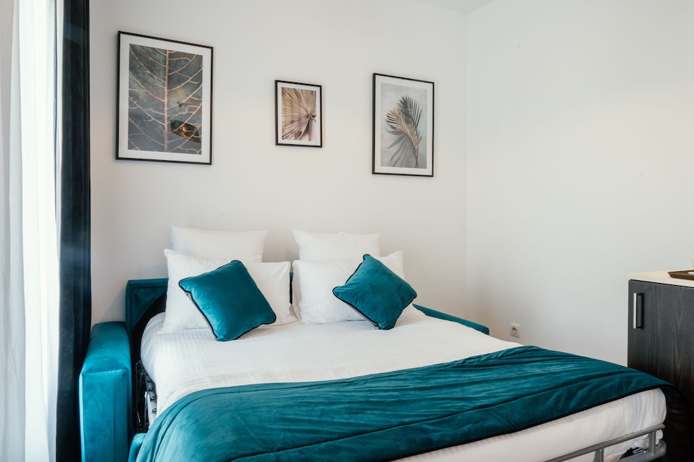 Deluxe Suite - Photo 9