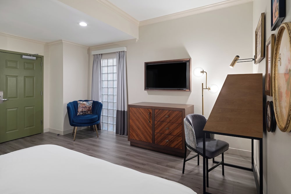 Standard Room, 1 Queen Bed (Interior) photo 2