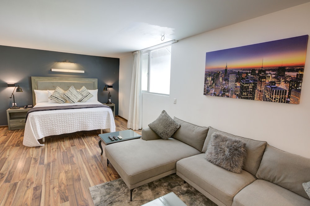 Luxury Room, 1 King Bed photo 2