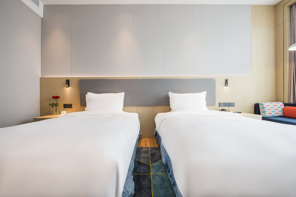 Standard Room, 2 Double Beds, City View - Photo 5