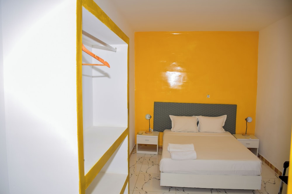 Basic Room, Non Smoking, Courtyard View photo 2
