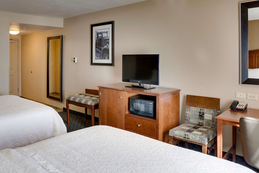 Room, 2 Queen Beds, Accessible, Non Smoking