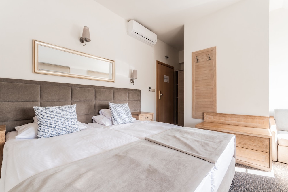 Standard Twin Room photo 2