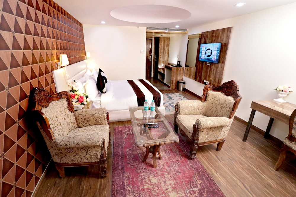 Executive Room - Photo 1