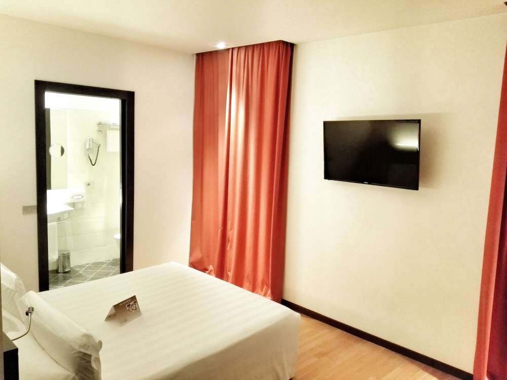 Double or Twin Room - Photo 1