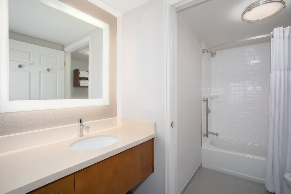 Suite, 1 Bedroom, Accessible Bathtub, Kitchen (Communications) - Photo 6