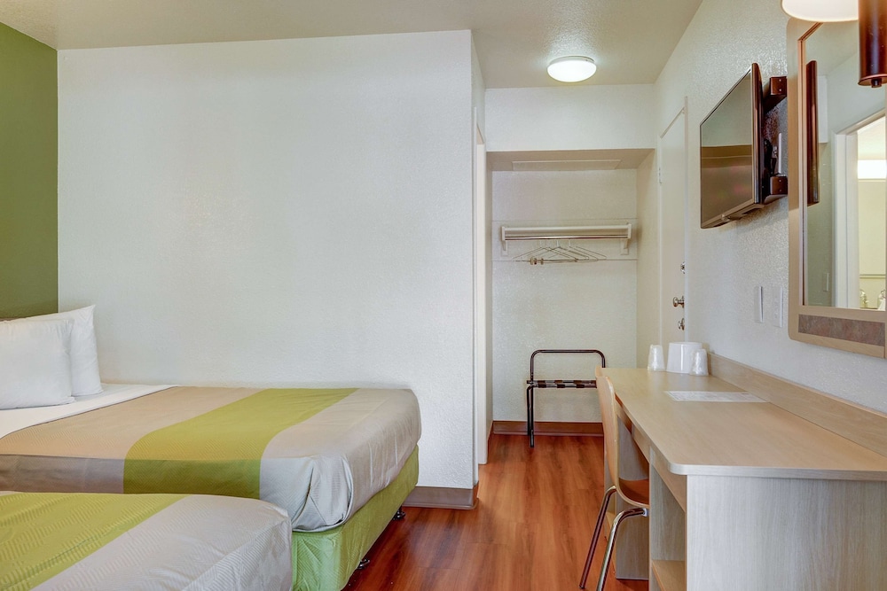 Standard Room, 2 Double Beds, Non Smoking photo 1