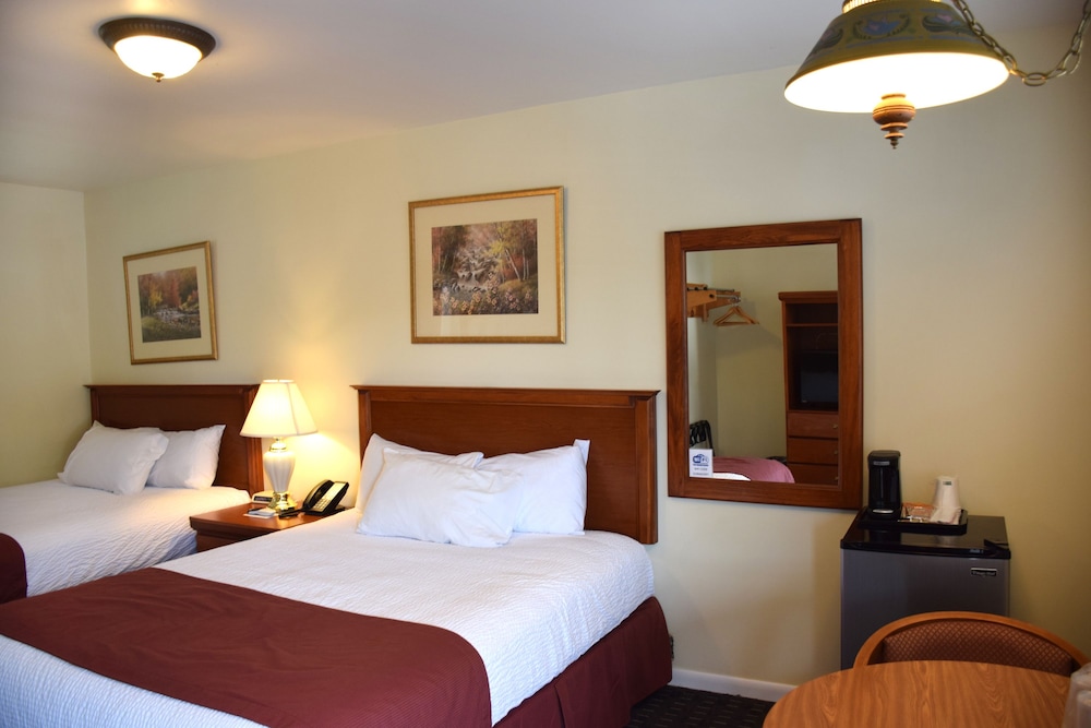 Standard Room, 2 Queen Beds, Non Smoking photo 1