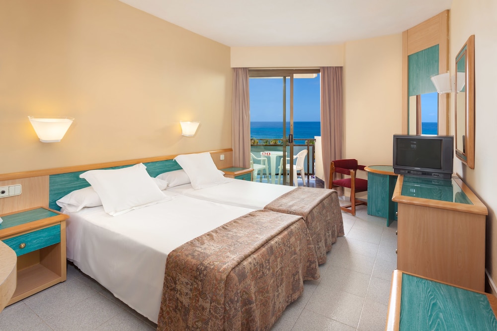 Standard Room (Lateral Sea View (2AD+1CH))