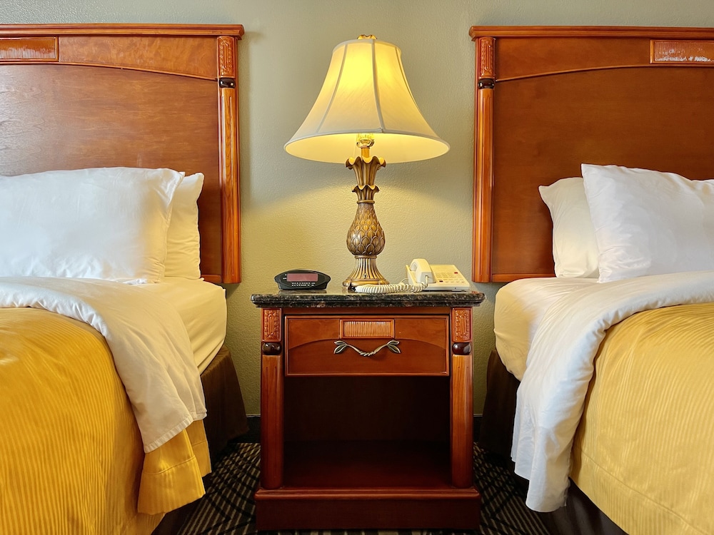 Standard Room, 2 Queen Beds, Smoking, City View