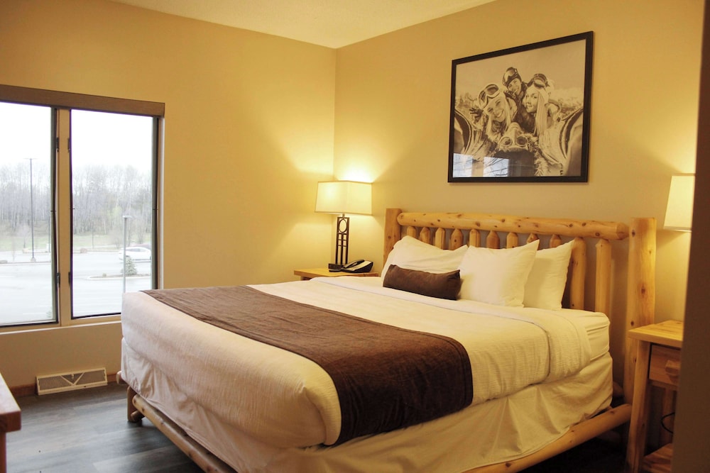 Room (Upper Cedar Haus) - Photo 7