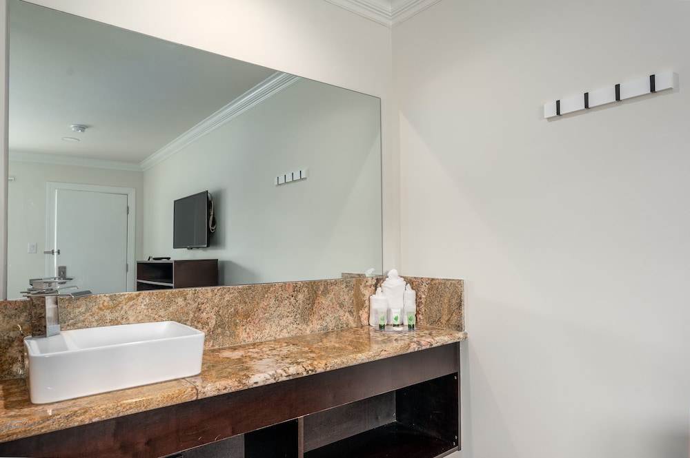 Classic Single Room, 1 Queen Bed, Non Smoking, Ground Floor photo 2
