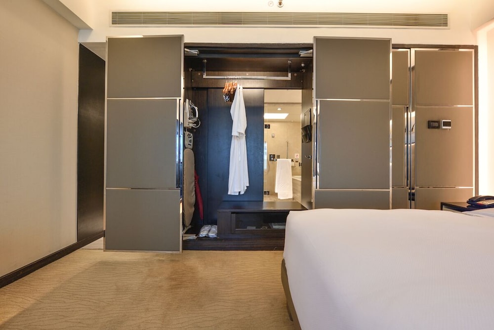 Premier Double Room (West Wing) photo 3