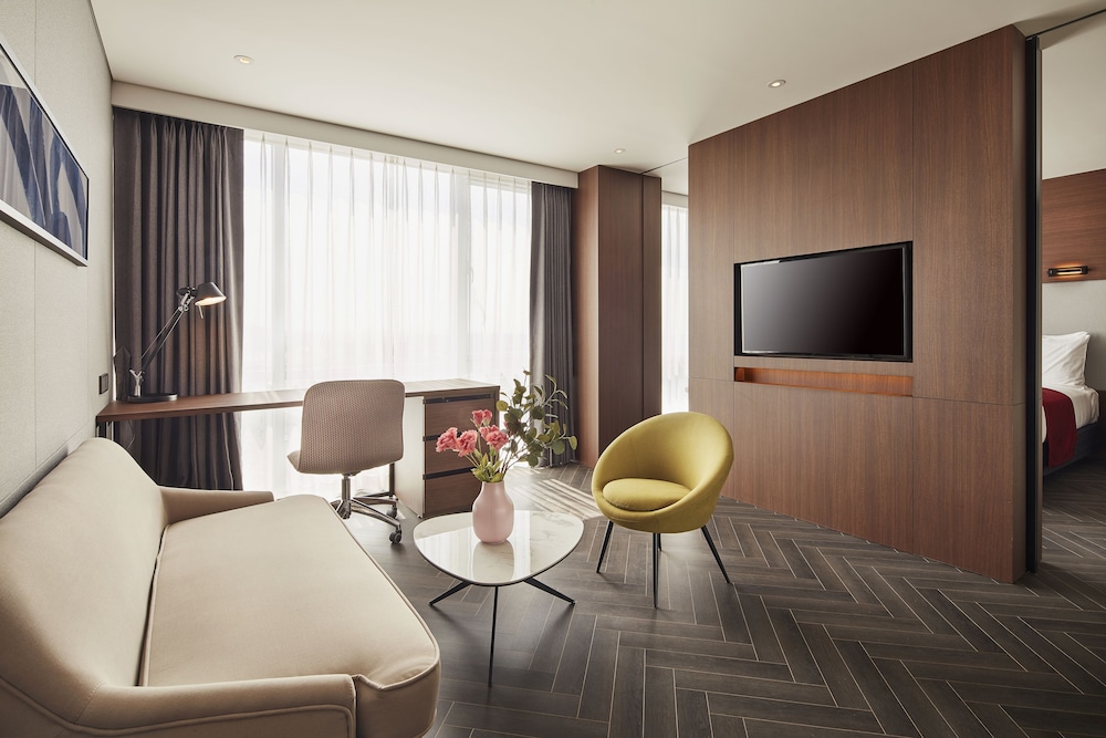 Junior Suite, Multiple Beds, Non Smoking - Photo 7