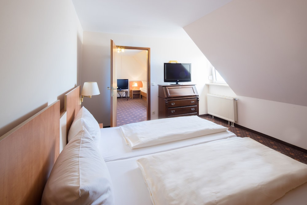 Basic Triple Room photo 3