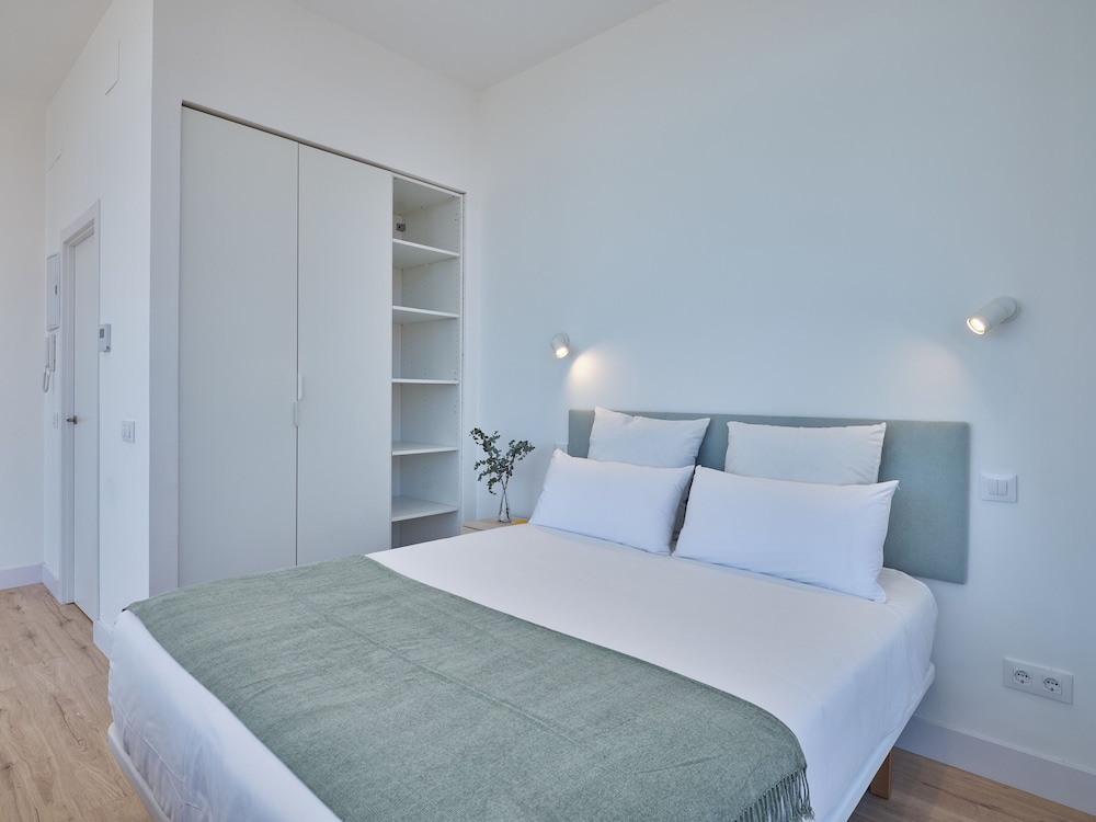 Business Suite - Photo 4