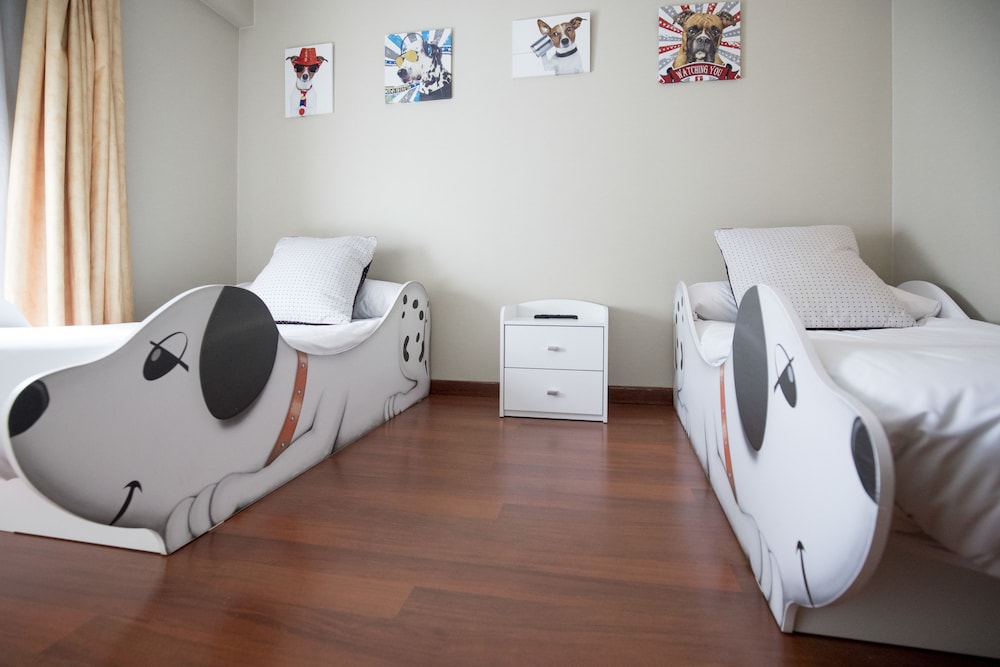 Family Room, 2 adults and 2 children photo 3