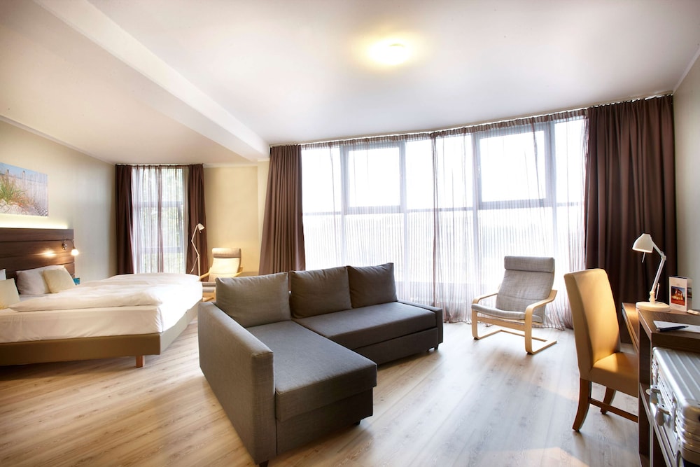 Junior Suite, 2 Twin Beds thumbnail 5