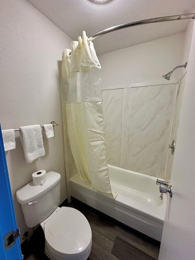 Superior Room, 1 King Bed, Non Smoking photo 3