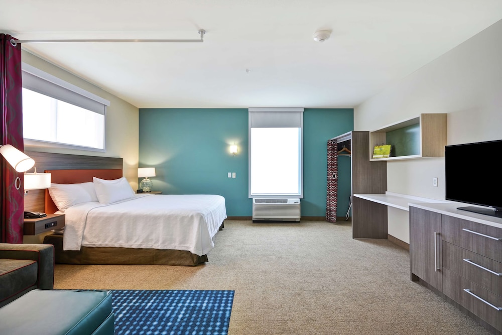 Studio, 1 King Bed, Accessible, Bathtub photo 2