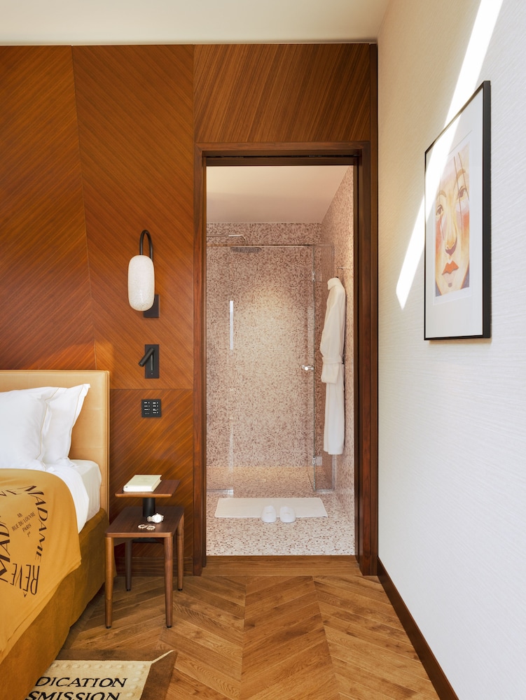 Deluxe Room Paris View with Terrace