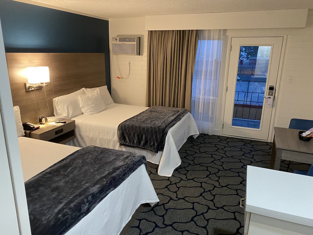 2 Double Room w/Kitchenette photo 2