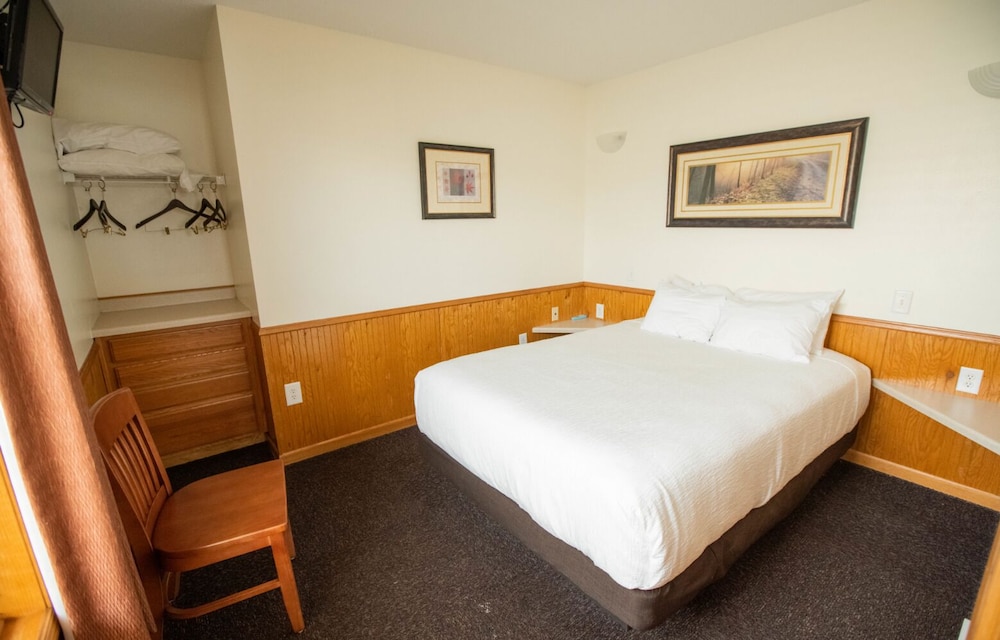 Grand Chalet, 1 Queen Bed, Accessible, Smoking photo 1