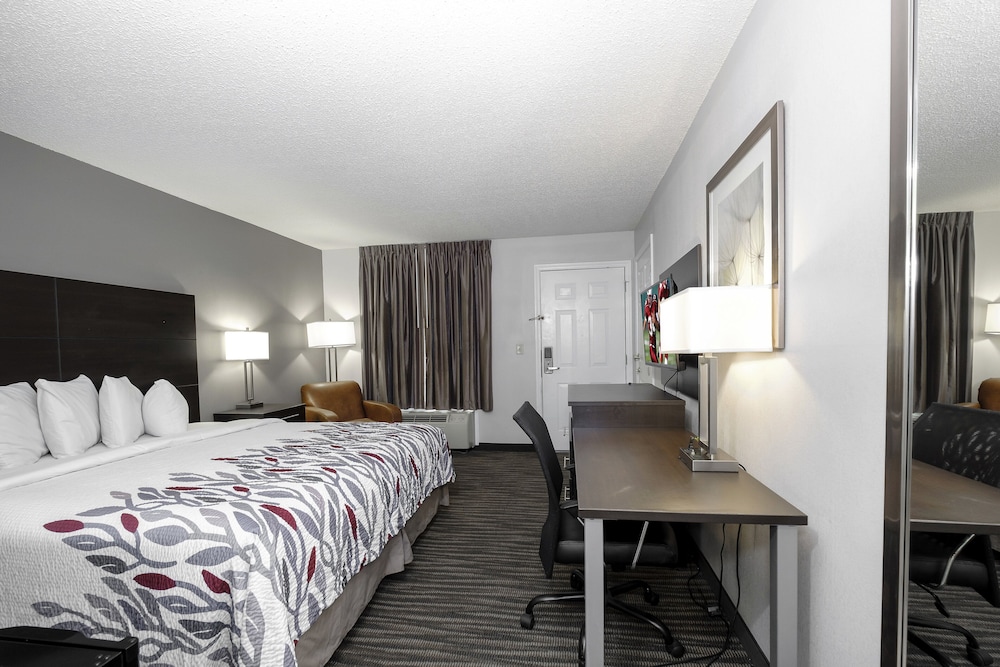 Superior Room, 1 King Bed, Accessible, Non Smoking (Roll-In Shower) - Photo 6