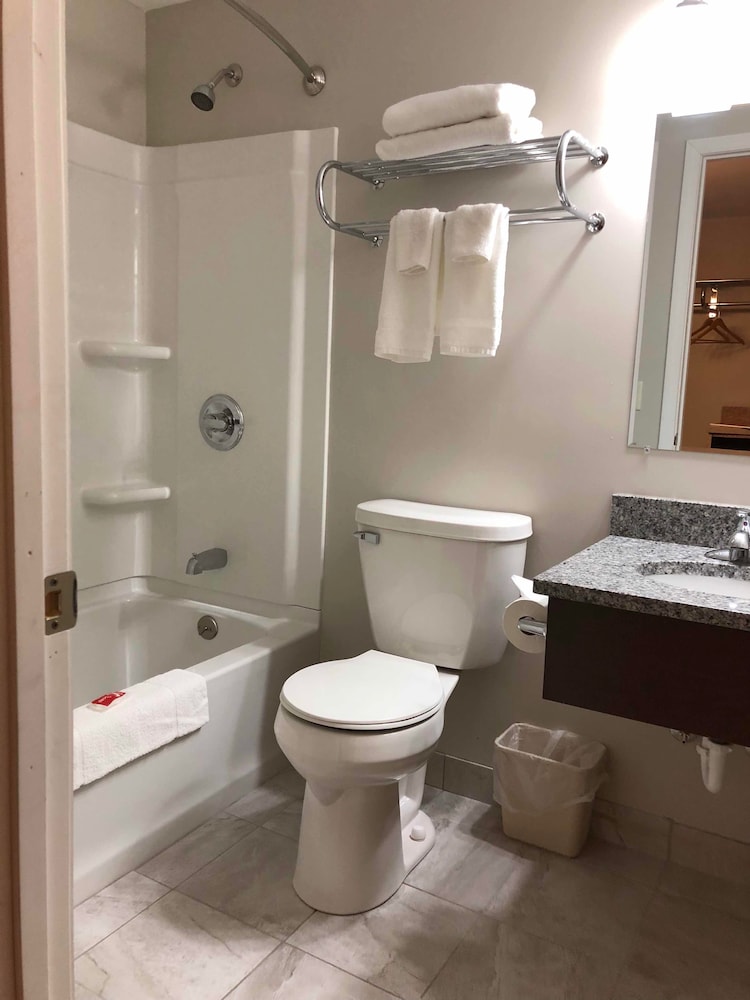 Room, 2 Queen Beds, Non Smoking, Partial Lake View photo 2