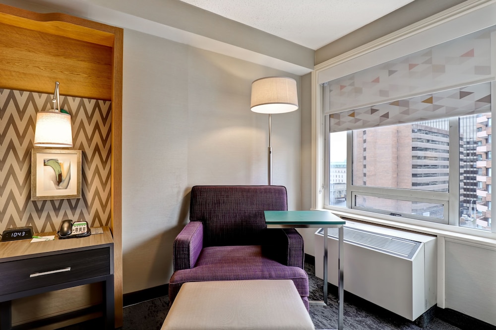 Suite, 1 King Bed photo 2