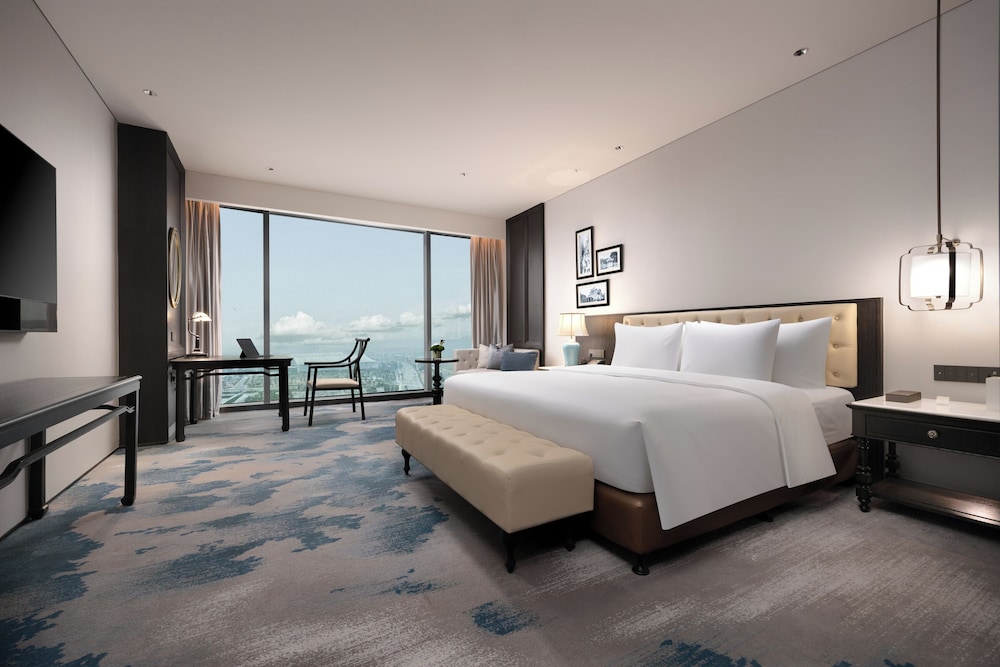 Premier Single Room, 1 King Bed, City View photo 1
