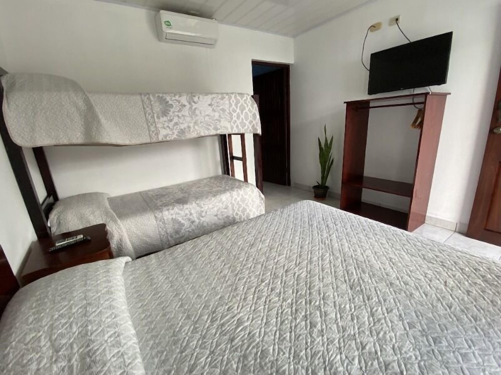 Economy Quadruple Room photo 3