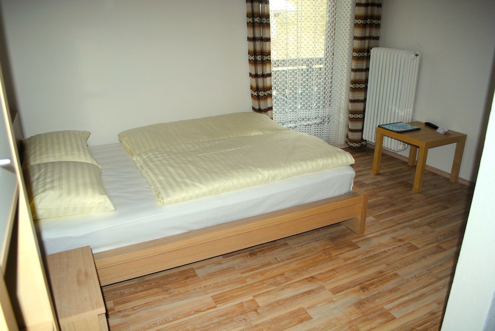Economy Double Room photo 2