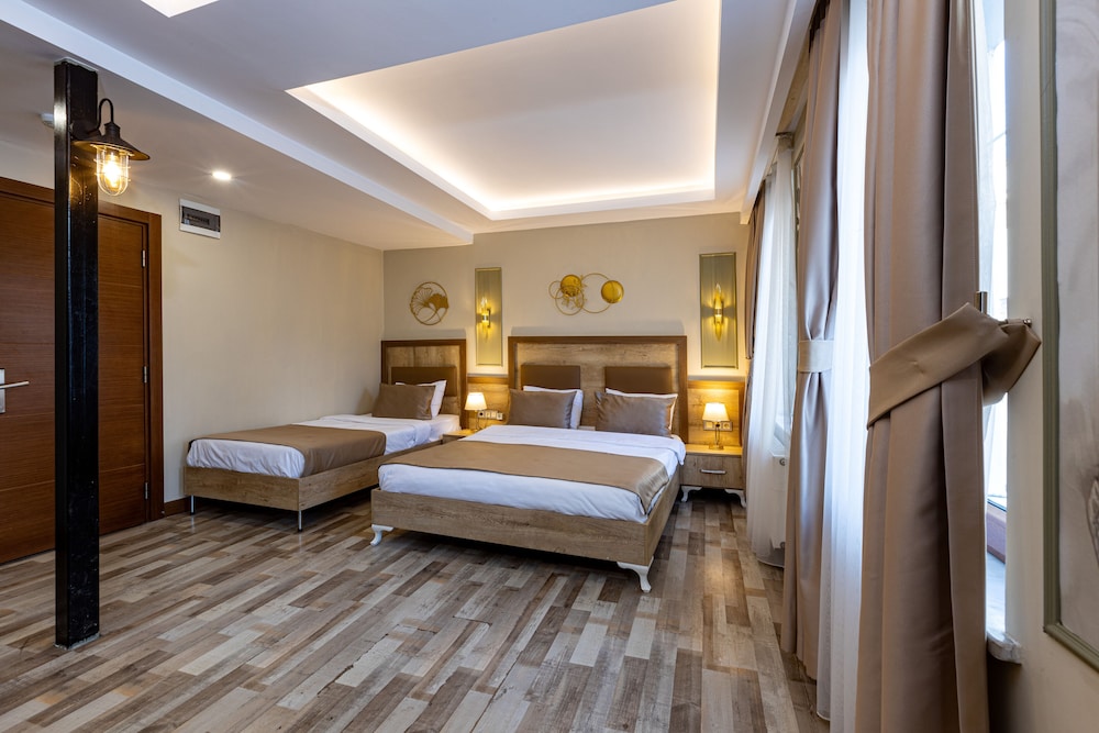 Deluxe Quadruple Room photo 2