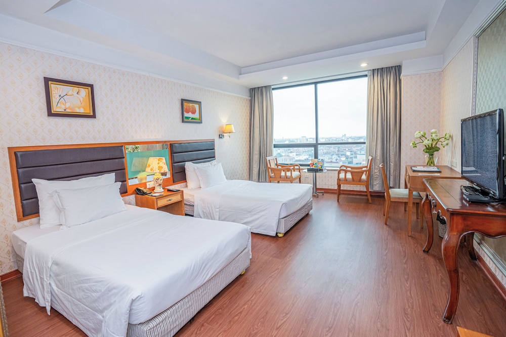 Deluxe Twin Room, 1 Bedroom, Pool View photo 1
