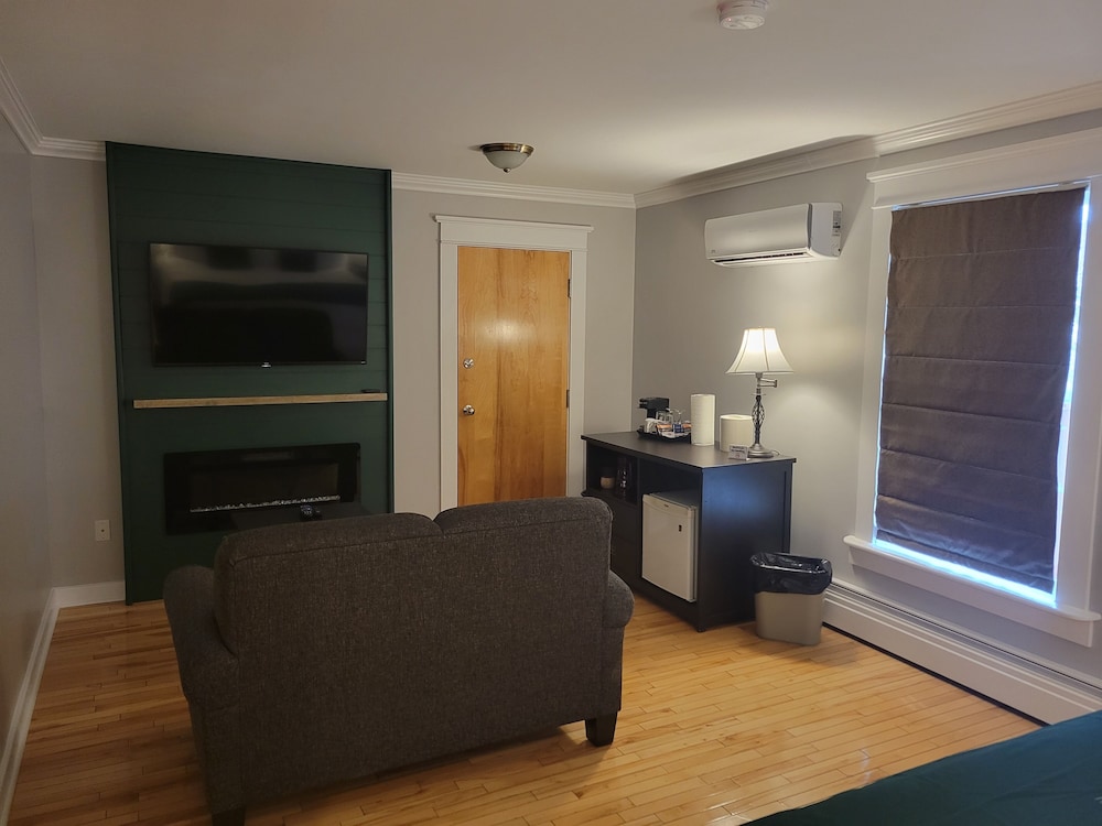 Honeymoon Suite photo 3
