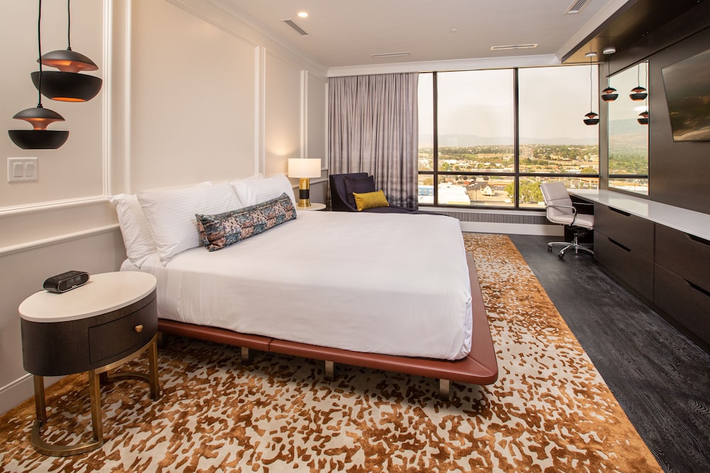 Aspen Tower Signature Suite I photo 2