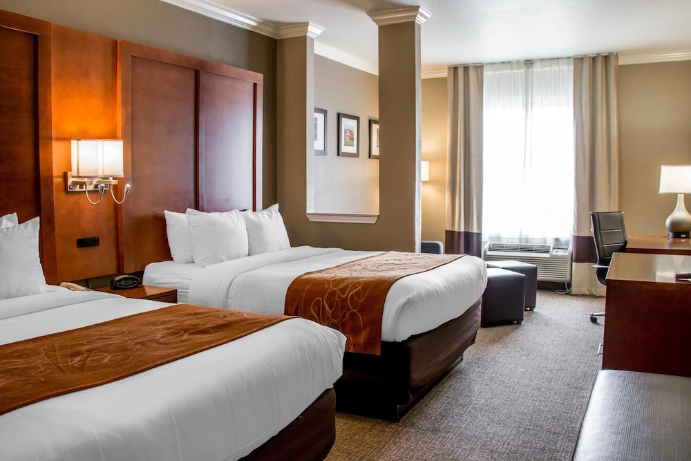 Suite, Multiple Beds, Non Smoking - Photo 1