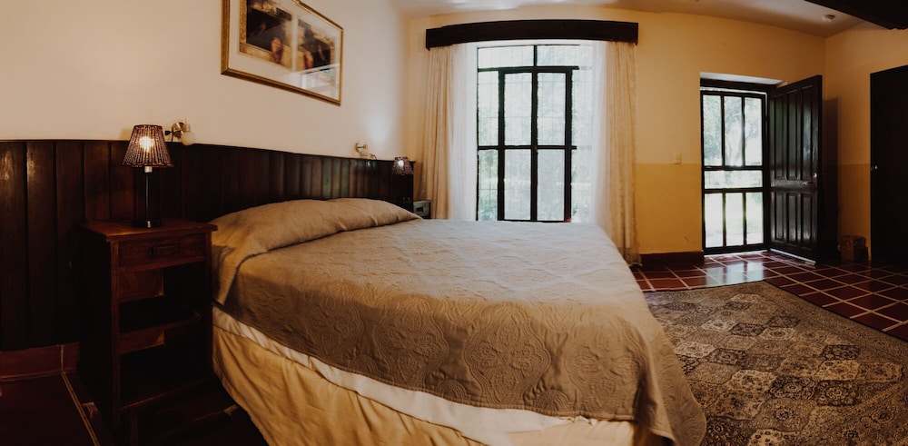 Family Room, 3 Bedrooms, Private Bathroom, Garden View photo 1